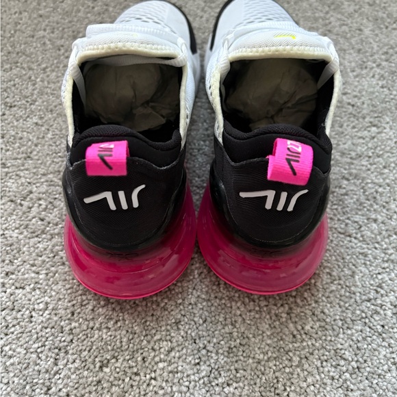 Nike sneakers kids size 6.5 , in woman’s it’s size 8 - Picture 4 of 6